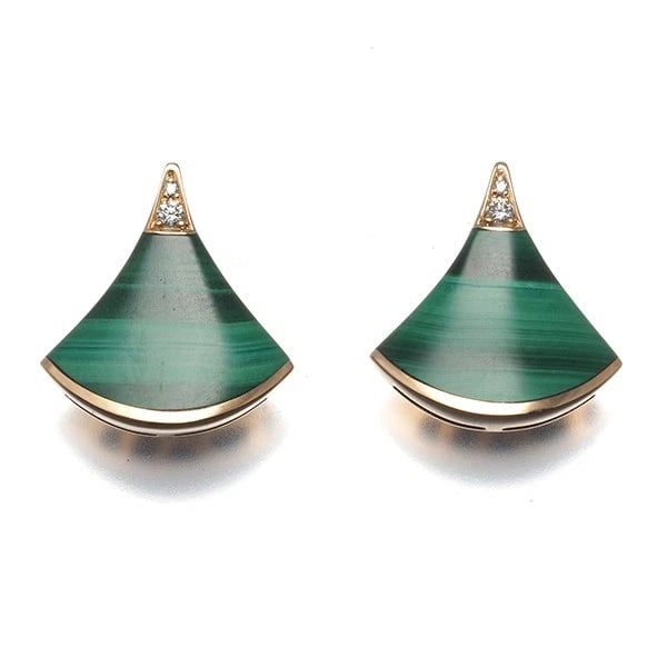 BVLGARI EARRINGS MALACHITE DIAMOND DIVAS' DREAM: BVLGARI Earrings Malachite Diamond Divas' Dream Brand: BVLGARI Type: Earrings Material: 18K / 750 / Yellow Gold, Stone Creation Natural Color: None Size: Design size: 15.0 x 13.7mm Accessories: N