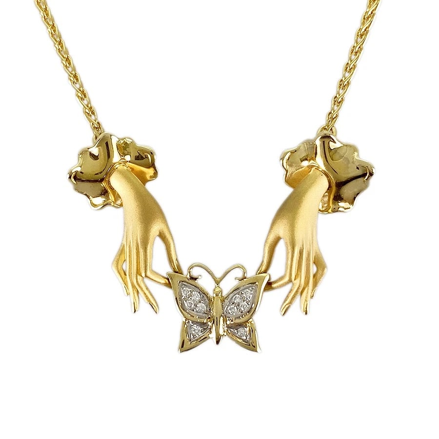 CARRERA Y CARRERA YELLOW GOLD DIAMOND NECKLACE: Carrera y Carrera Yellow gold diamond Necklace Brand: Carrera y Carrera Type: Necklace Material: 18K Yellow Gold, Color: Gold Size: Top size:26.5mm×44.0mm Necklace full length:45.5cm Accessories