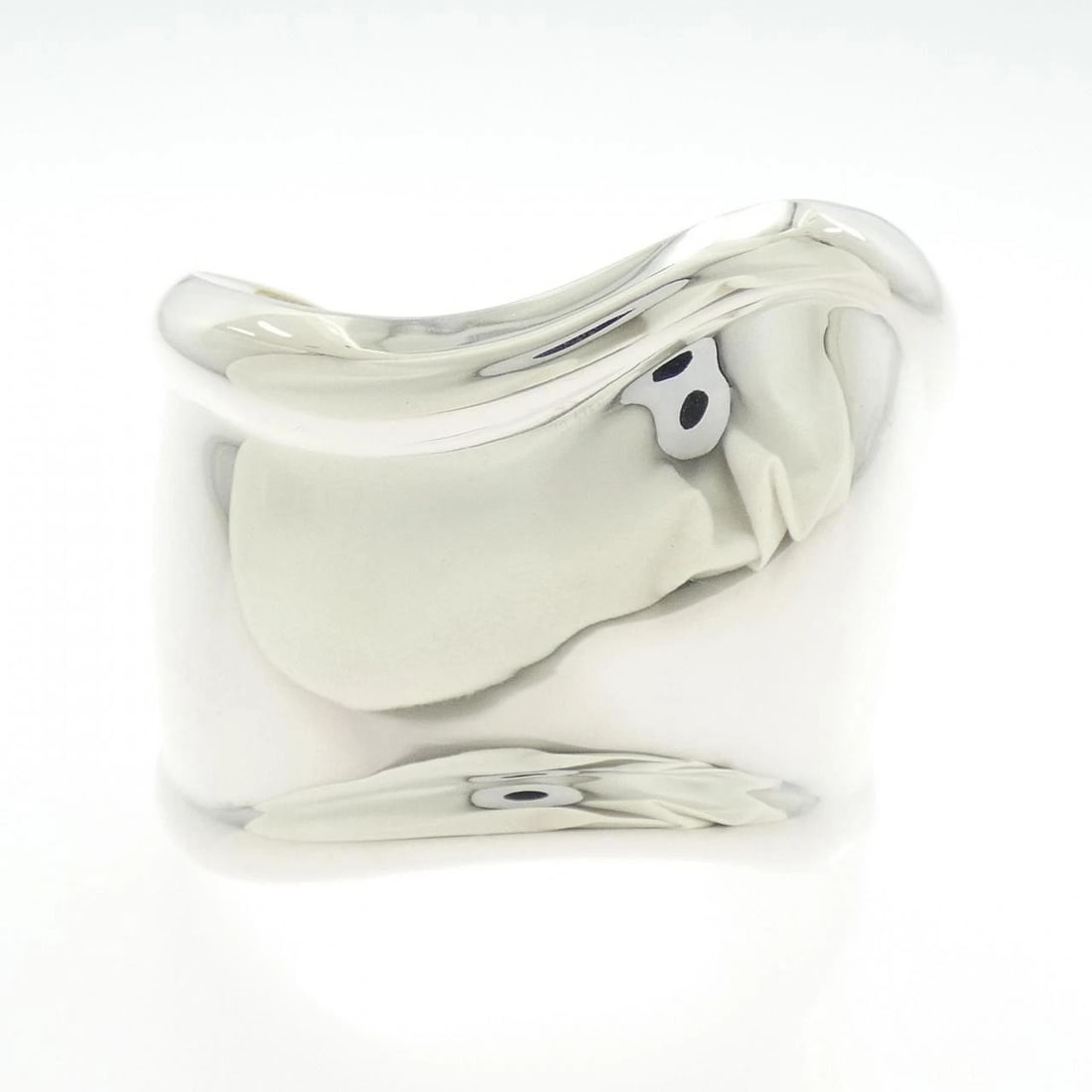 TIFFANY BONE CUFF NARROW BANGLE: Tiffany Bone Cuff Narrow Bangle Brand: Tiffany Type: Bracelet Material: 925 Silver Color: None Size: 14cm ActualSize Max W: 48.7mm Accessories: None Accessories Notice: When purchasing pre