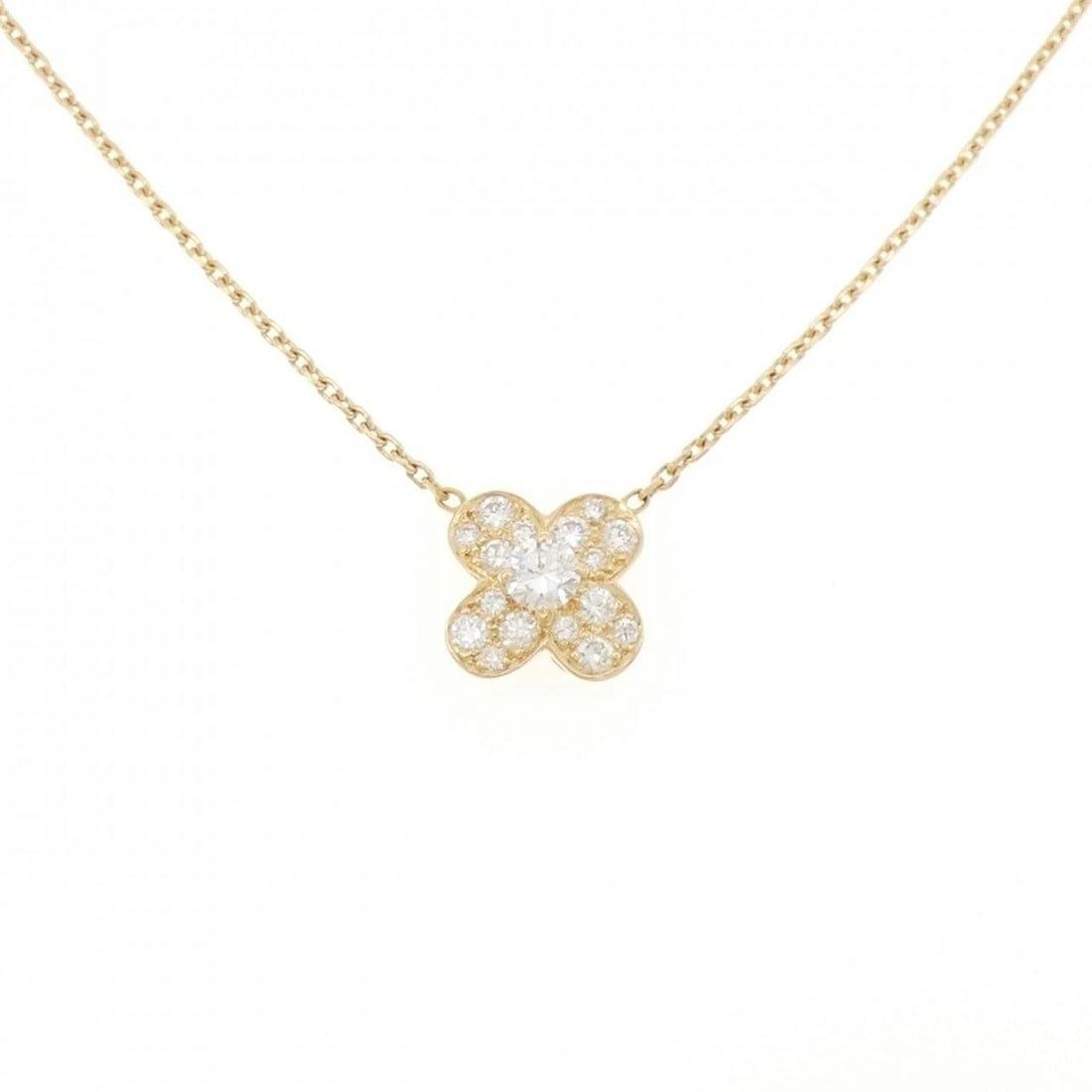 VAN CLEEF & ARPELS TREFLE NECKLACE: Van Cleef & Arpels Trefle Necklace Brand: Van Cleef & Arpels Type: Necklace Material: 750 Yellow Gold, Color: None Size: 34/40cmActualSize Pendant top H x W: 10.5mmx10.5mm Chain Max. W: 1.2mm Acc