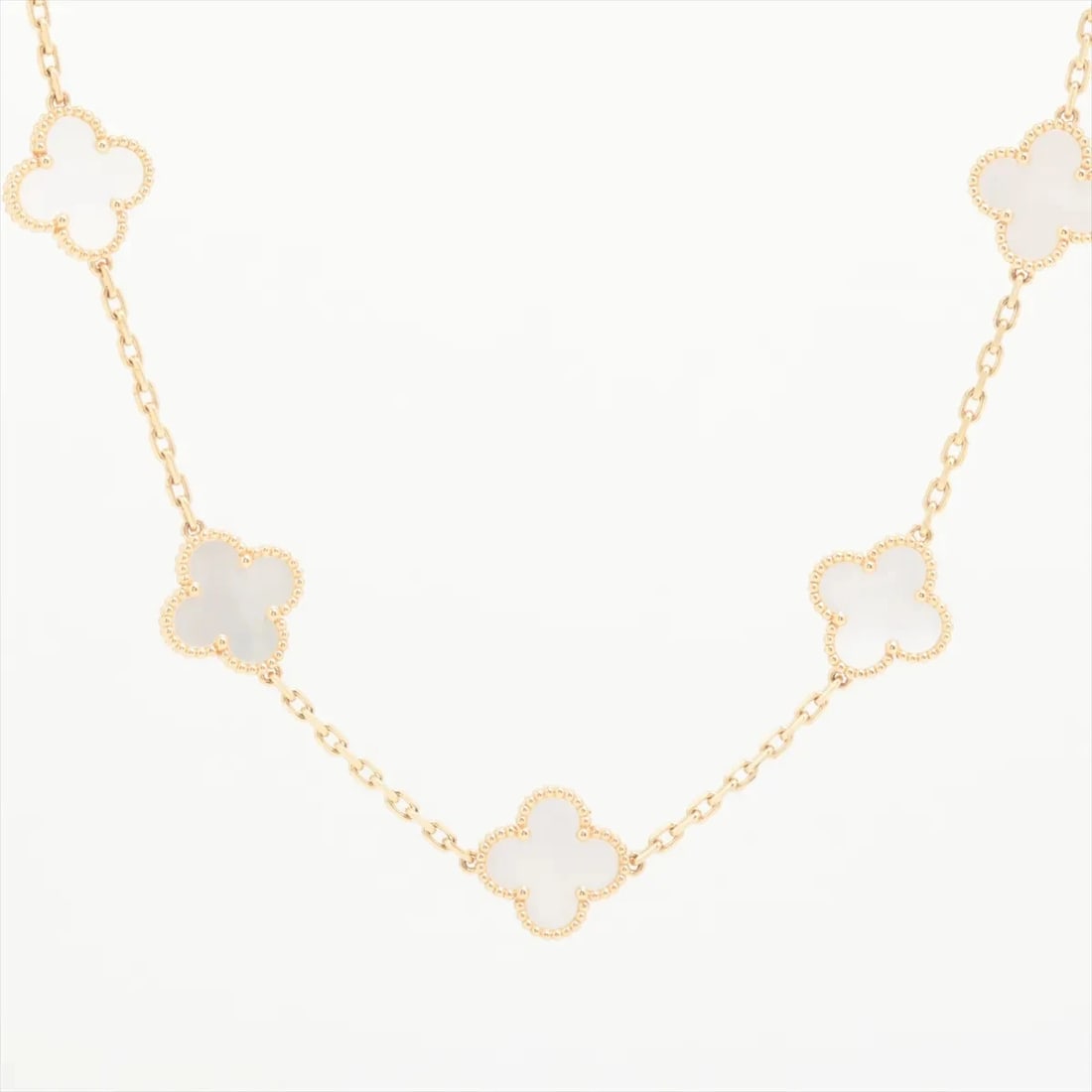 VAN CLEEF & ARPELS VINTAGE ALHAMBRA 20P SHELLS NECKLACE 750(YG): Van Cleef & Arpels Vintage Alhambra 20P shells Necklace 750(YG) Brand: Van Cleef & Arpels Type: Necklace Material: 750(YG) Color: Not Specified Size: Size(CM) Chain length:85 Accessories: None