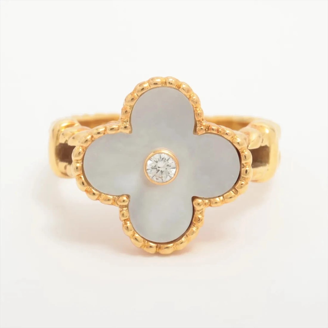 VAN CLEEF & ARPELS VINTAGE ALHAMBRA DIAMOND RING 750(YG): Van Cleef & Arpels Vintage Alhambra diamond Ring 750(YG) Brand: Van Cleef & Arpels Type: Ring Material: 750(YG) Main Stone Natural Color: Not Specified Size: 5.75 - 6 US Accessories: None