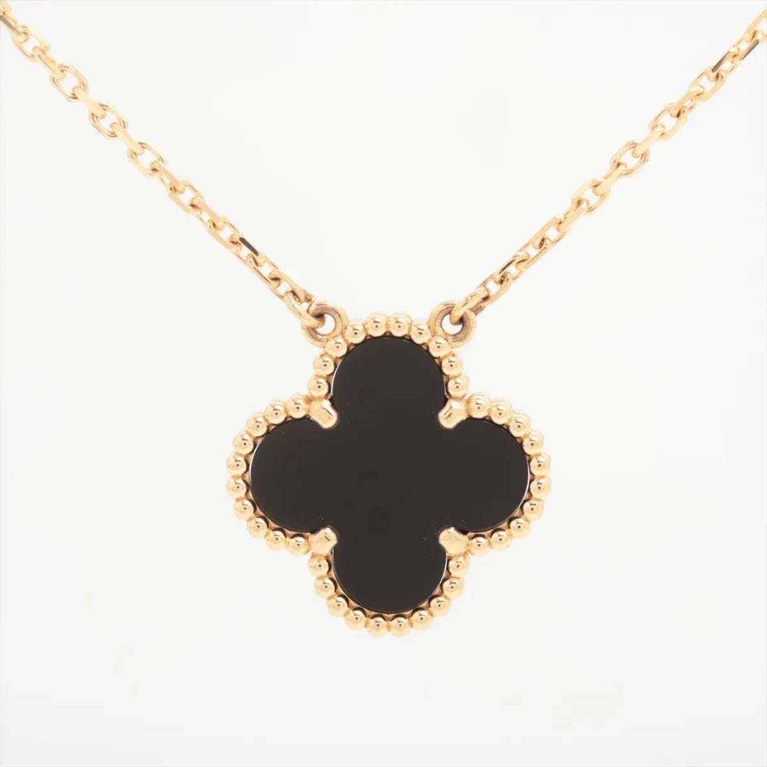 VAN CLEEF & ARPELS VINTAGE ALHAMBRA ONYX NECKLACE: Van Cleef & Arpels Vintage Alhambra Onyx Necklace Brand: Van Cleef & Arpels Type: Necklace Material: 750(YG) Color: Not Specified Size: Size(CM) Chain length:41.8 Accessories: None Accesso