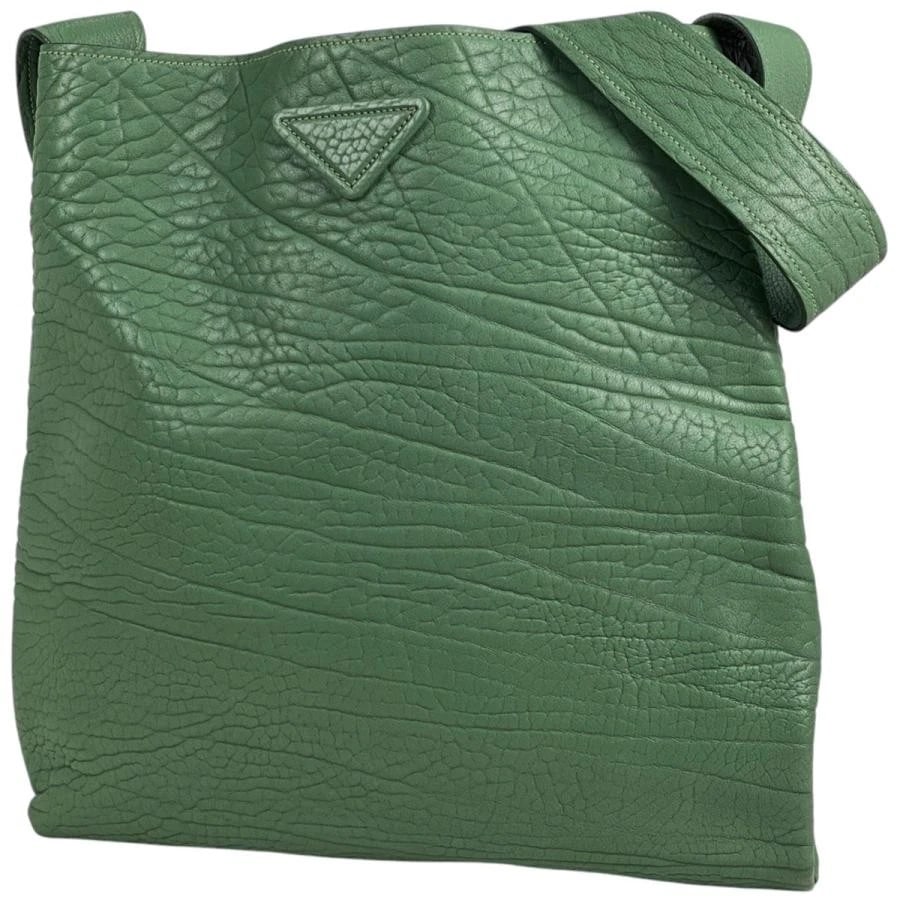 PRADA 23SS LEATHER TRIANGLE SHOULDER BAG GREEN: PRADA 23SS Leather Triangle Shoulder Bag Green Brand: PRADA Type: Shoulder Bag Material: leather Color: Green Size: W40cm H42cm D7cm Accessories: None Accessories Notice: When purchasing p