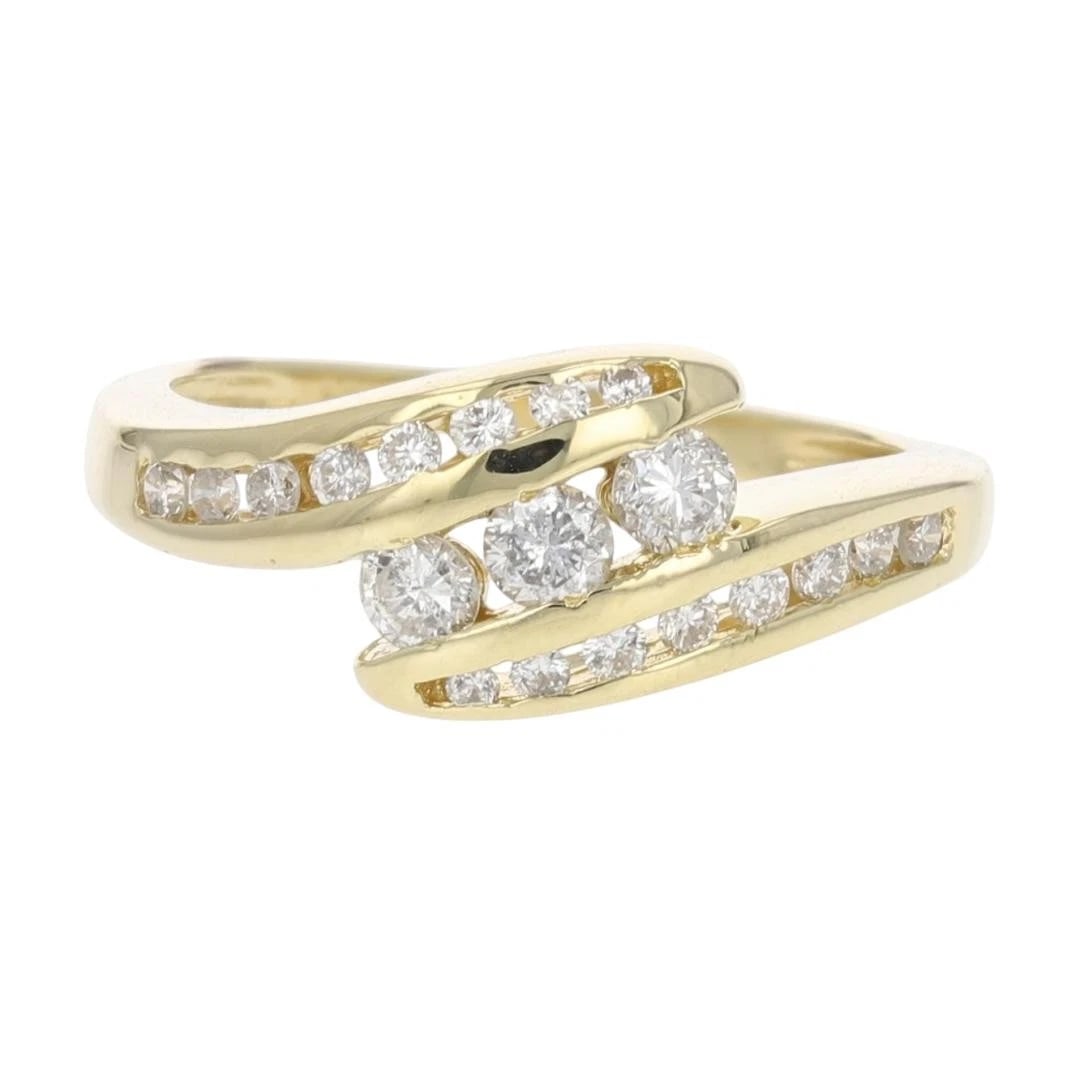 ROUND CUT DIAMOND THREE-STONE RING (1 of 2)