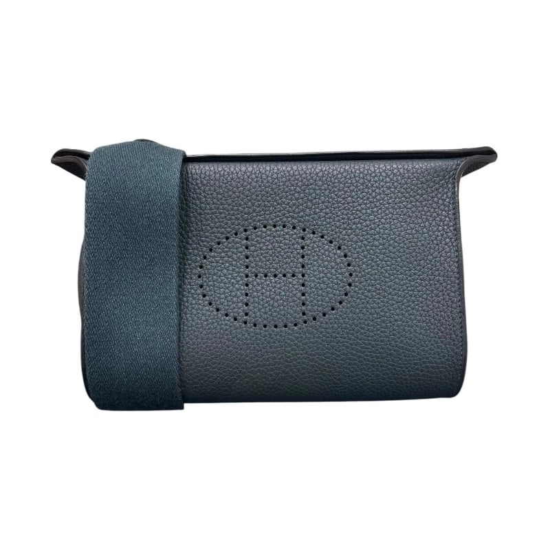 HERMES VIDOPOSCH SHOULDER BAG: HERMES Vidoposch Shoulder Bag Brand: HERMES Type: Shoulder Bag Material: Togo Color: SilverHardware Size: W8.3 x H5.9x D1.6inch Accessories: None Accessories Notice: When purchasing pre-ow