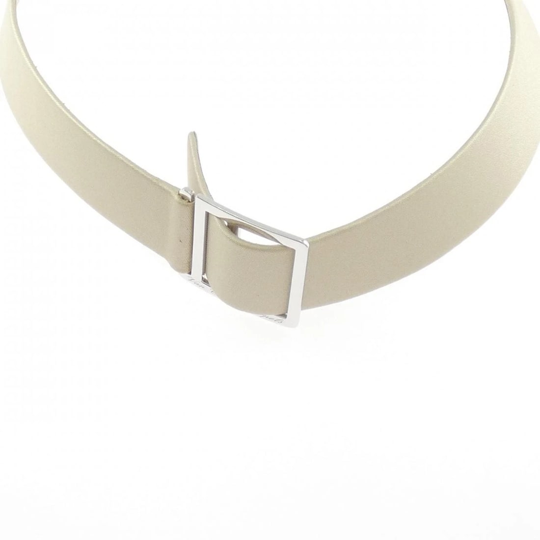 VAN CLEEF & ARPELS 750WG CHOKER: Van Cleef & Arpels 750WG Choker Brand: Van Cleef & Arpels Type: Necklace Material: 750 White Gold, Color: White Gold Size: ActualSize Max W: 25.4mm Accessories: None Accessories Notice: Wh