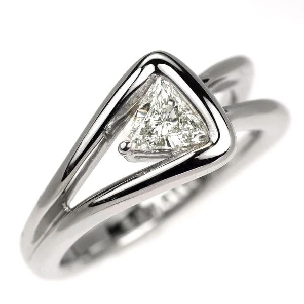 PT900 DIAMOND RING: Pt900 diamond ring Brand: None Type: rings Material: Pt900 Main Stone Natural Color: None Size: 6 US Accessories: None Accessories Notice: When purchasing pre-owned goods, please refer to the