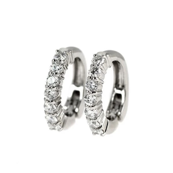 PT900 DIAMOND EARRING: Pt900 diamond earring Brand: None Type: earring Material: Pt900 Main Stone Natural Color: None Size: Length/Width/Diameter15.0Width/Thickness2.4 Accessories: None Accessories Notice: When