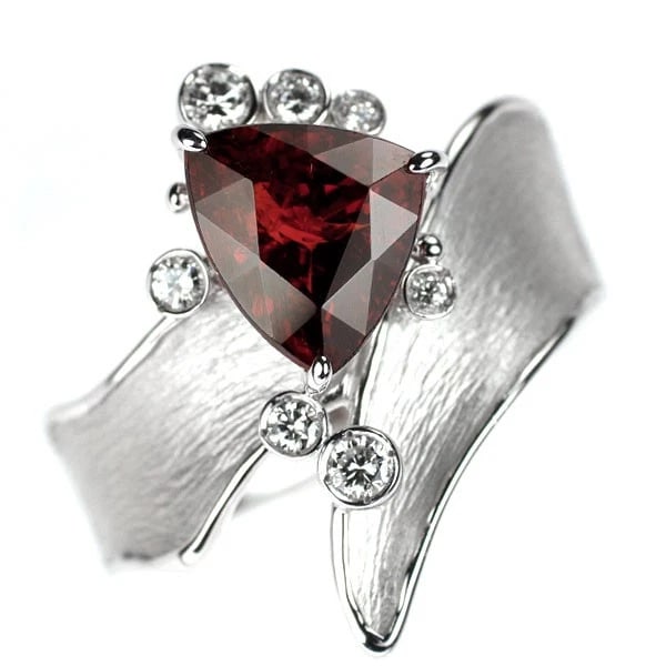 K18WG GARNET DIAMOND RING: K18WG Garnet Diamond Ring Brand: None Type: rings Material: K18WG Main Stone sapphires Color: None Size: 6.75 - 7 US Accessories: None Accessories Notice: When purchasing pre-owned goods,
