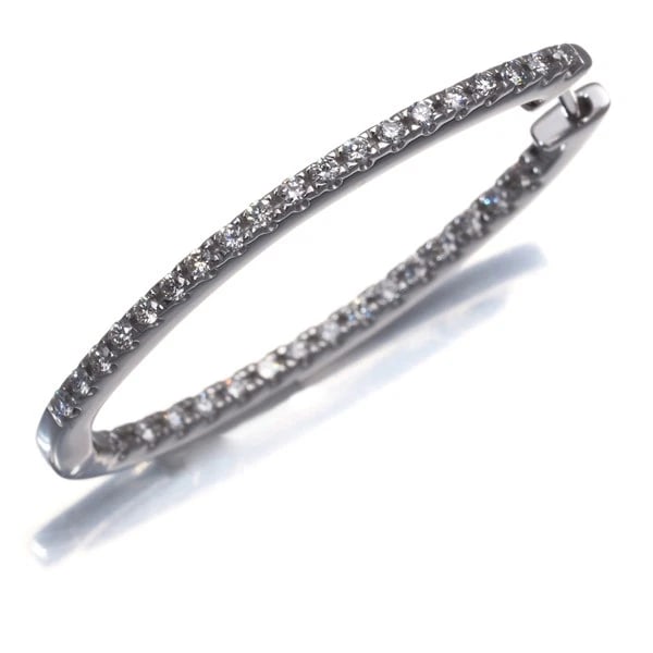 PONTE VECCHIO SINGLE EARRING HOOP: Ponte Vecchio Single Earring Hoop Brand: Ponte Vecchio Type: Single Earring Material: 18K / 750 / White Gold Main Stone Natural Color: White Gold Size: Design size: length 30.6 x width 21.2 x