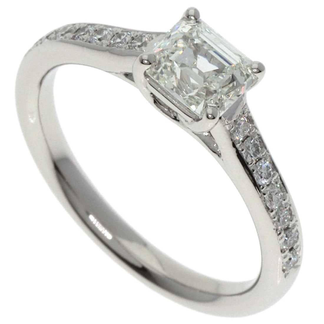 LAZAREKAPLAN EMERALD CUT DIAMOND RING PLATINUM PT900: LAZAREKAPLAN Emerald Cut Diamond Ring Platinum PT900 Brand: LAZAREKAPLAN Type: Ring Material: Platinum PT900 Main Stone Natural Color: Silver Size: 5.75(US) Accessories: None Accessories