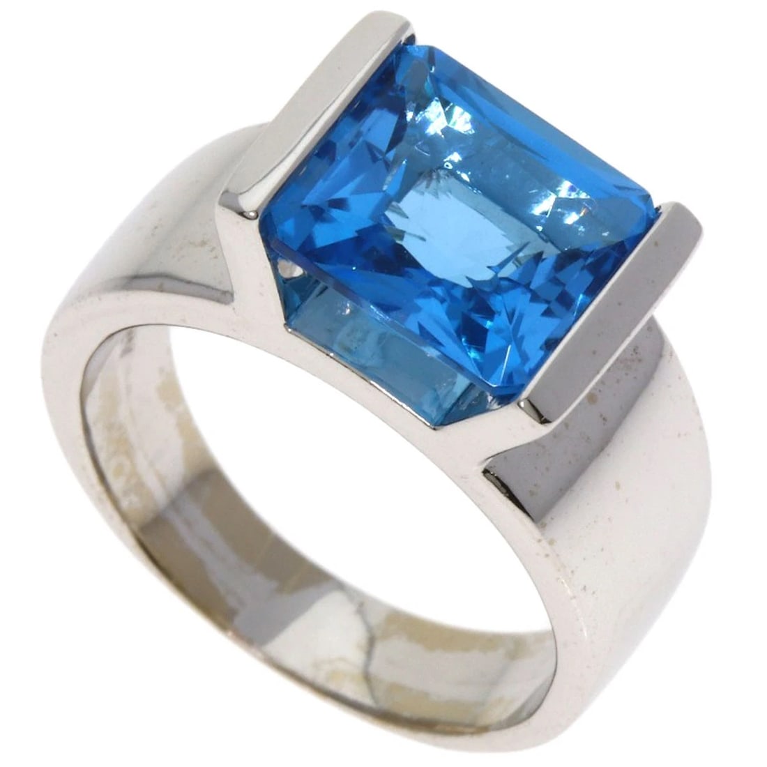PONTE VECCHIO BLUE TOPAZ RING K18 WHITE GOLD: Ponte Vecchio Blue Topaz Ring K18 White Gold Brand: Ponte Vecchio Type: Ring Material: K18 White Gold Main Stone Topaz Color: Silver Size: 5.75(US) Accessories: None Accessories Notice: Whe
