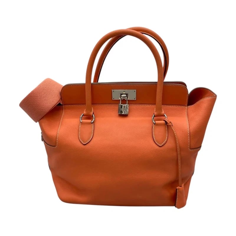 HERMES TOOLBOX 26 ?Q STAMP FLAMINGO SHW: HERMES Toolbox 26 ?Q Stamp Flamingo SHW Brand: HERMES Type: Handbag Material: Swift Color: Flamingo SV Hardware Size: W: 28cm / H: 26cm / D: 18cm / Shoulder: 83cm Accessories: None