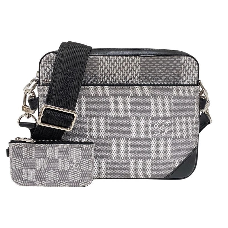 LOUIS VUITTON TRIO MESSENGER DAMIER GRAPHITE: LOUIS VUITTON Trio Messenger Damier Graphite Brand: LOUIS VUITTON Type: Handbag Material: Damier Graphite 3D Color: Gray // SV Hardware Size: W: 25cm / H: 18cm / D: 4.5cm / Shoulder: 80-120cm 