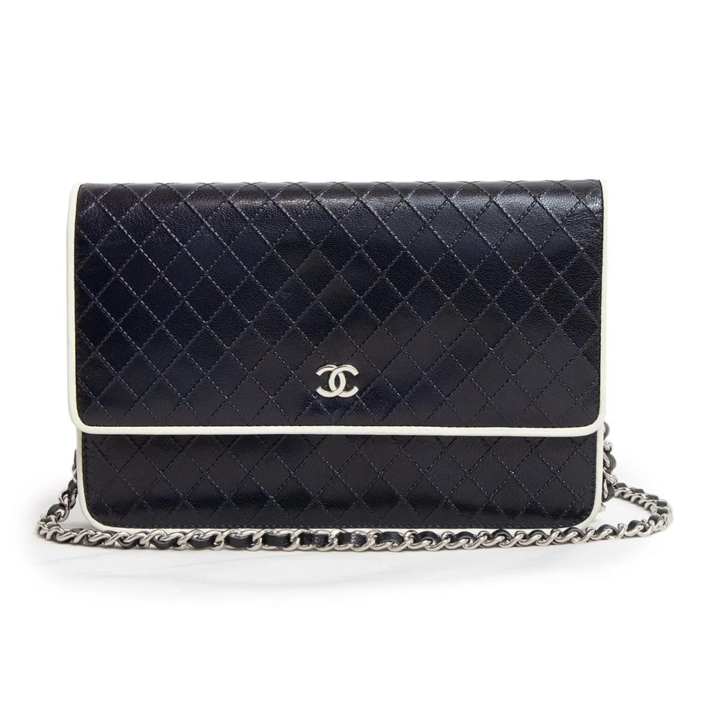 CHANEL BICOLORE COCO MARK MATELASSE DARK NAVY: CHANEL Bicolore Coco Mark Matelasse Dark Navy Brand: CHANEL Type: Handbag Material: Calfskin (Cowhide) Color: Dark Navy Size: W:19.5cm x H:13cm x D:2.5cm Chain: 130cm Accessories: None
