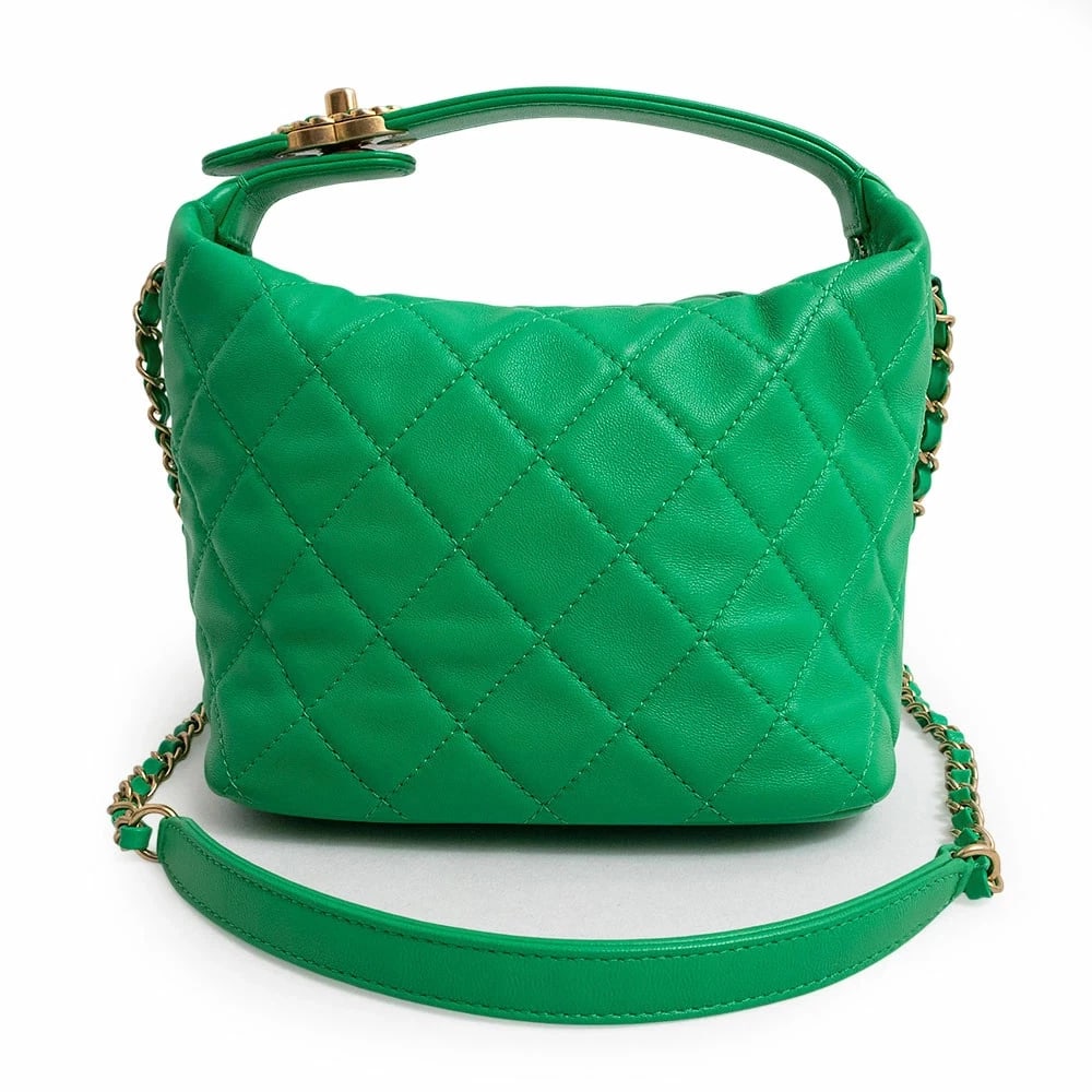 CHANEL MATELASSÉ HOBO BAG GREEN: CHANEL Matelassé Hobo Bag Green Brand: CHANEL Type: Handbag Material: Lambskin (Sheepskin) Color: Green Size: W:19cm x H:15cm x D:14cm Handle:27cm Accessories: None Accessories Notice: When
