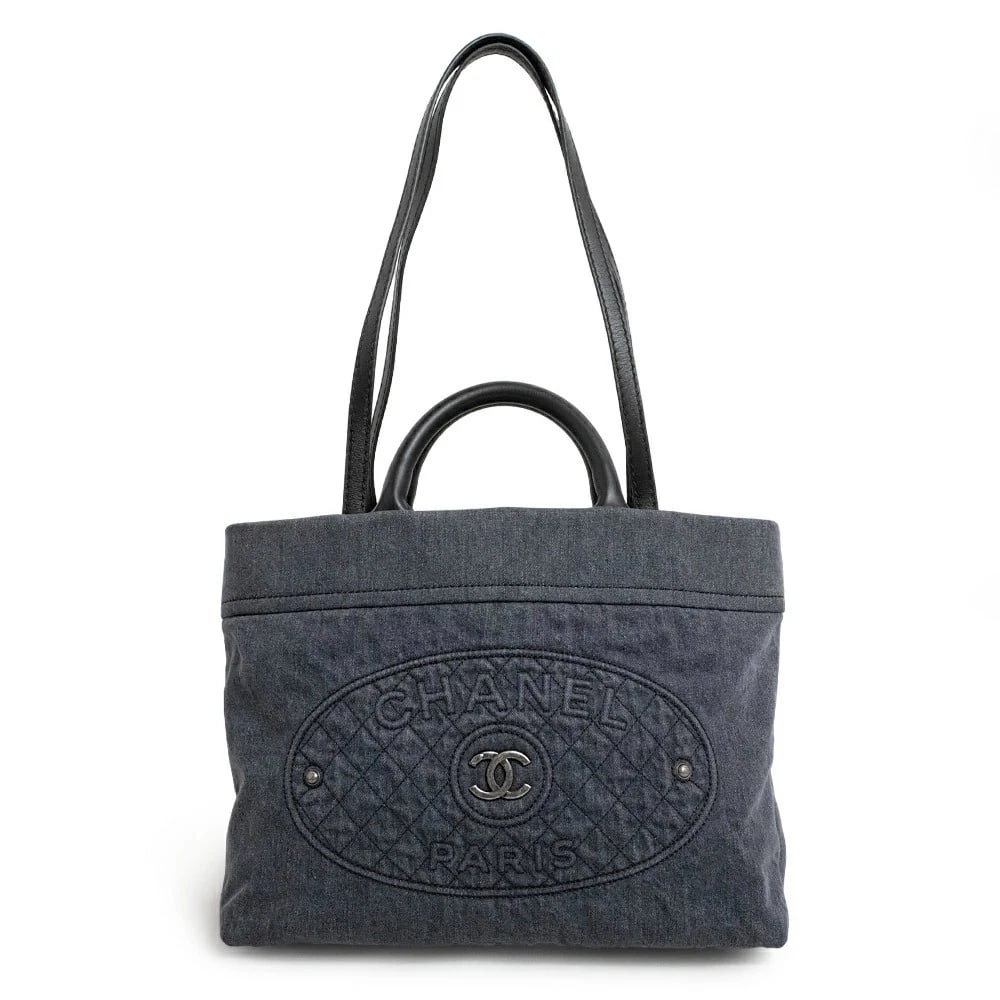 CHANEL DENIM TOTE DENIM GRAY BLACK: CHANEL Denim Tote Denim Gray Black Brand: CHANEL Type: Handbag Material: Denim / Calfskin (Cowhide) Color: Gray X Black Size: W:37cm x 31cm x H:27cm x D:17cm Handle:26cm Accessories: None
