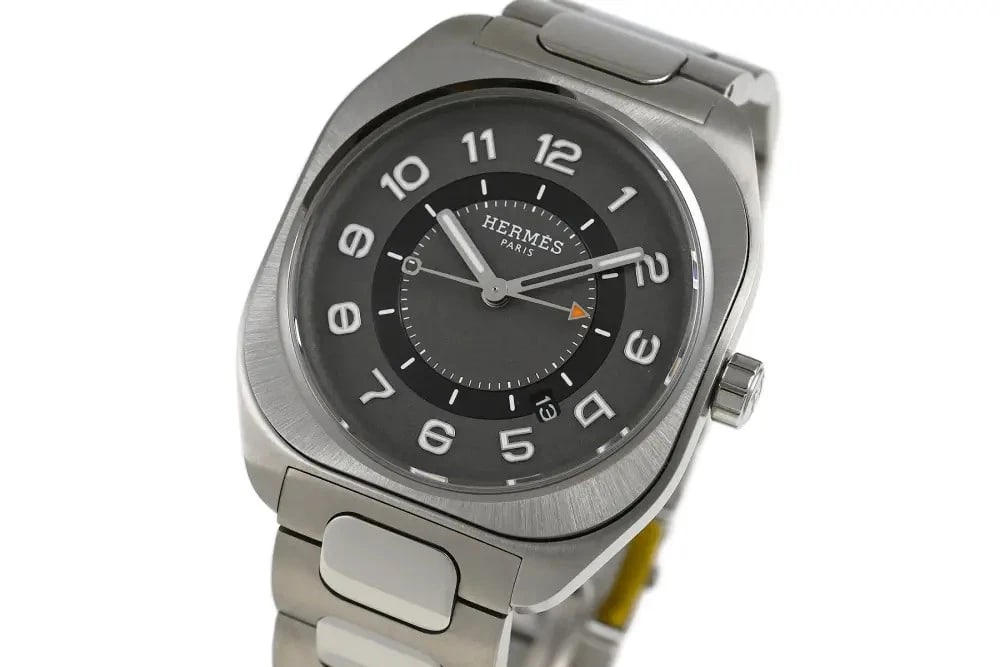 HERMES WATCH: HERMES Watch Brand: HERMES Type: Wrist watch Material: Band Material None, Case Material TI Color: Dial Color Gray/Black Size: Case size Case Size 39mm Case Thickness 11.5mm [ Arm circumference si