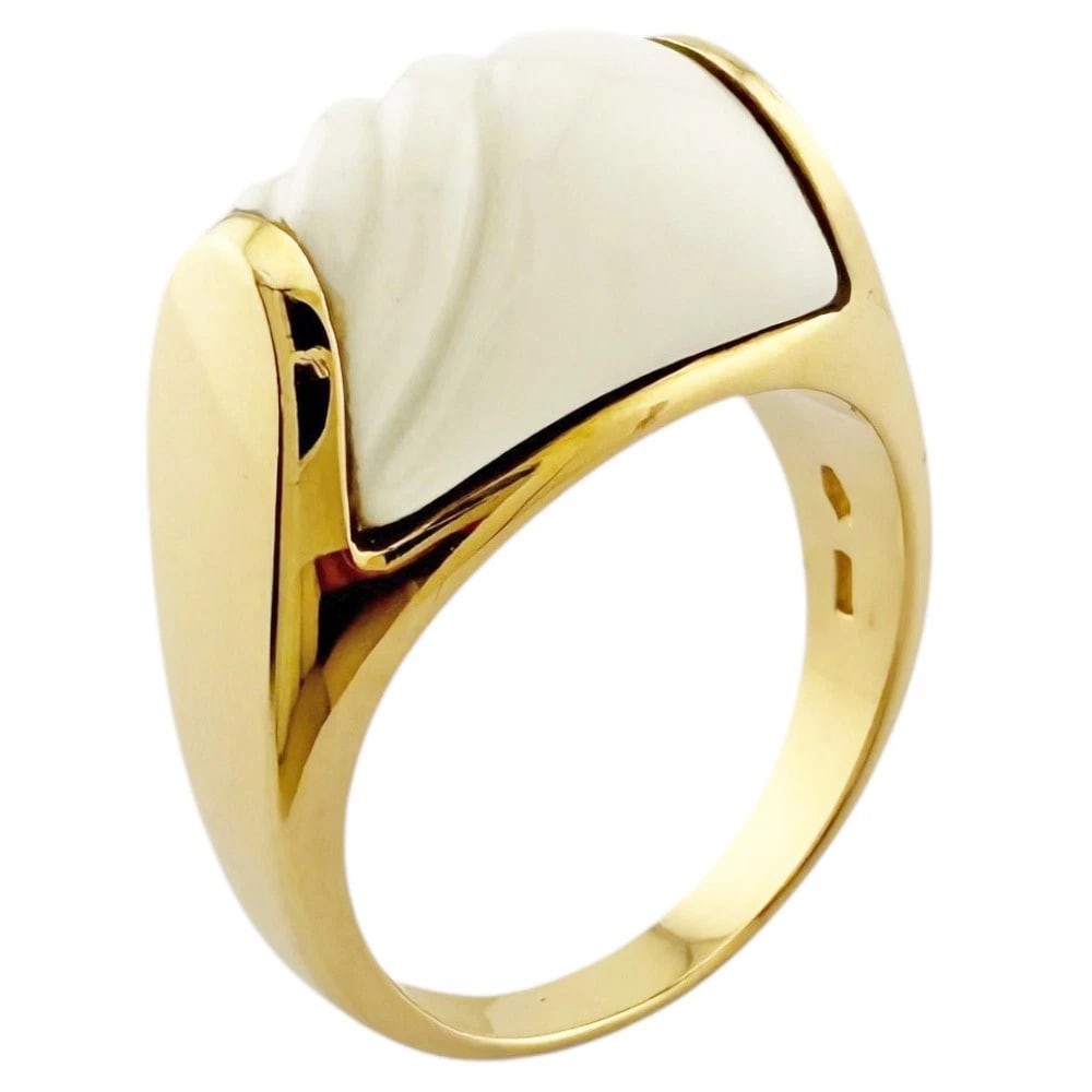 BVLGARI RING K18 YELLOW GOLD TRONCHETTO WHITE CERAMIC: BVLGARI Ring K18 yellow gold Tronchetto White Ceramic Brand: BVLGARI Type: Ring Material: K18 yellow gold Color: gold Size: US 9 Accessories: None Accessories Notice: When purchasing pre-o