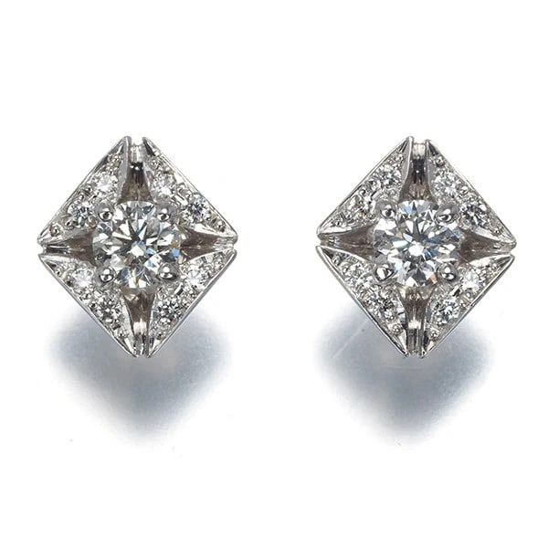FOREVERMARK EARRINGS DIAMOND: FOREVERMARK Earrings Diamond Brand: FOREVERMARK Type: Earrings Material: 900 / Platinum Main Stone Natural Color: Platinum Size: Design size: 8.5 x 7.6mm Accessories: None Accessories Notice: