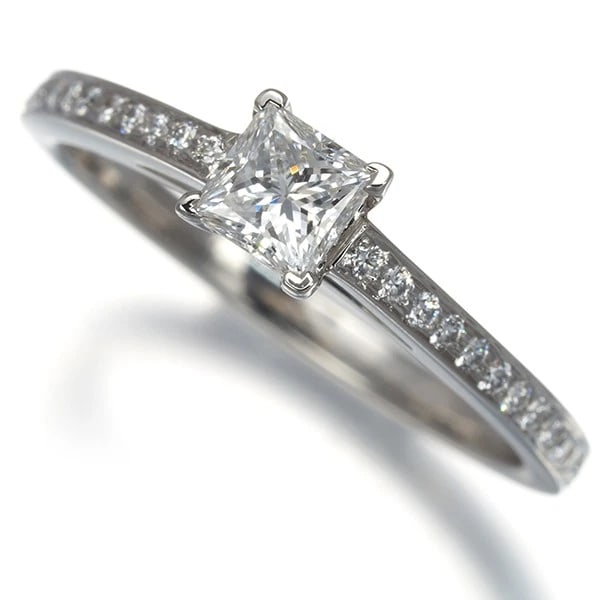 TIFFANY&CO. RING GRACE SOLITAIRE PRINCESS-CUT: Tiffany&Co. Ring Grace Solitaire Princess-cut Brand: Tiffany & Co. Type: Ring Material: 950 / Platinum Main Stone Natural Color: Platinum Size: US5.75 - 6 Accessories: None Accessories