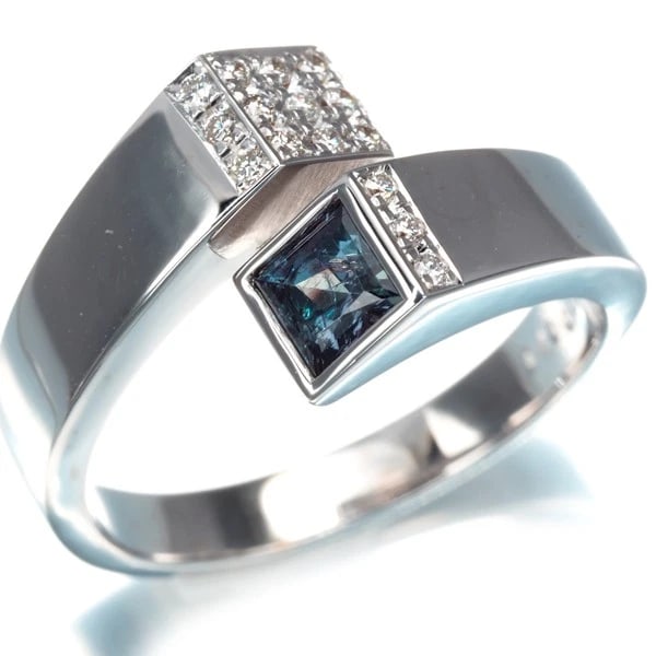 GEMCEREY RING ALEXANDRITE DIAMOND: GEMCEREY Ring Alexandrite Diamond Brand: GEMCEREY Type: Ring Material: 18K / 750 / White Gold Color: White Gold Size: US6 - 6.25 Accessories: None Accessories Notice: When purchasing