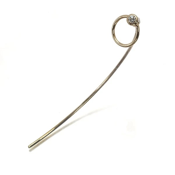 HIROTAKA SINGLE EARRING TRIBAL ARROW: Hirotaka Single Earring Tribal Arrow Brand: Hirotaka Type: Single Earring Material: 10K / 416 / Yellow Gold Main Stone Natural Color: Yellow Gold Size: Design size: 50.4 x 9.0mm Accessories: