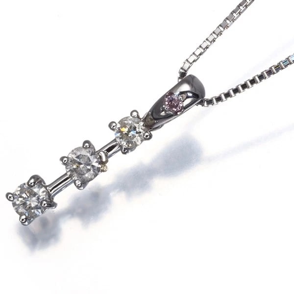 DIAMOND NECKLACE 18K WHITE GOLD: Diamond Necklace 18K White Gold Brand: Unbranded Type: Necklace Material: 18K / 750 / White Gold Main Stone Natural Color: White Gold Size: Necklace length: 45cm Accessories: None Accessories