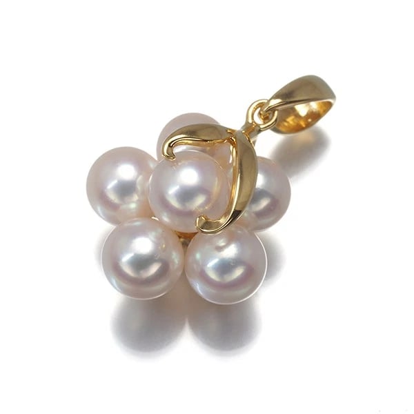 TASAKI PENDANT AKOYA 18K: TASAKI Pendant Akoya 18K Brand: TASAKI Type: Pendant Material: 18K / 750 / Yellow Gold Color: Yellow Gold Size: Design size: 15.3 x 14.5mm Total length of the pendant including the bail: