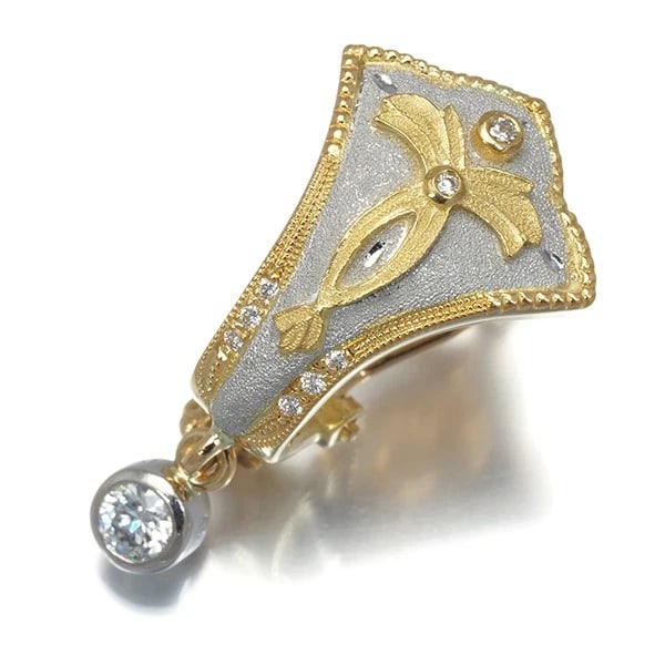 DIAMOND TEXTURED SINGLE EARRING: Diamond Textured Single Earring Brand: Unbranded Type: Single Earring Material: 18K / 750 / Yellow Gold 900 / Platinum Main Stone Natural Color: Yellow Gold Size: Design size: 28.7 x 15.4mm 