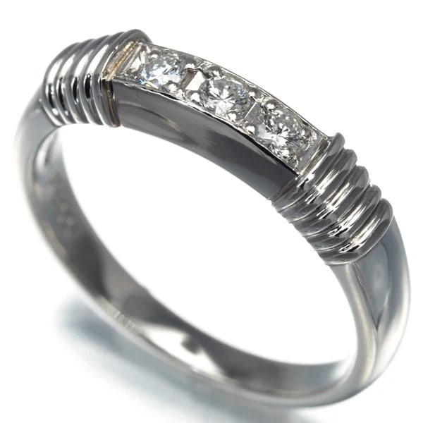 CHRISTIAN DIOR RING DIAMOND: Christian Dior Ring Diamond Brand: Christian Dior Type: Ring Material: 900 / Platinum Main Stone Natural Color: Platinum Size: US5 - 5.25 Accessories: None Accessories Notice: When purchasing