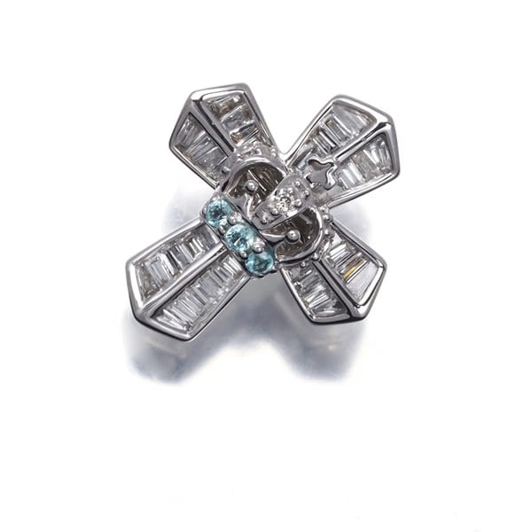 KASAHARA MASUMI PENDANT PARAIBA TOURMALINE: KASAHARA MASUMI Pendant Paraiba Tourmaline Brand: KASAHARA MASUMI Type: Pendant Material: 18K / 750 / White Gold Main Stone Natural Color: White Gold Size: Design size: 17.0 x 15.0mm 