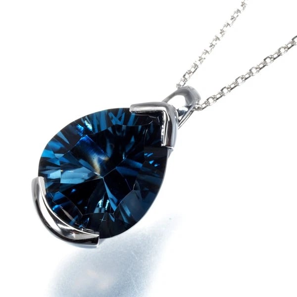 TASAKI NECKLACE TOPAZ LUMINO: TASAKI Necklace Topaz Lumino Brand: TASAKI Type: Necklace Material: 18K / 750 / White Gold Color: White Gold Size: Necklace length: 55cm Accessories: None Accessories Notice: When purchasing