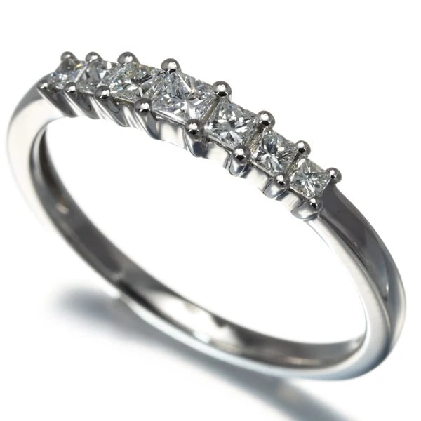 GSTV RING DIAMOND PRINCESS-CUT: GSTV Ring Diamond Princess-cut Brand: GSTV Type: Ring Material: 950 / Platinum Main Stone Natural Color: Platinum Size: US8 Accessories: None Accessories Notice: When purchasing pre-owned