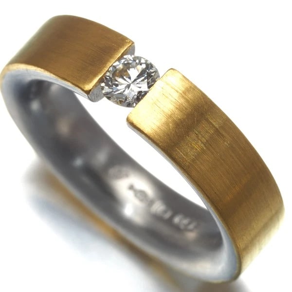 NIESSING RING DIAMOND SPANNRING: NIESSING Ring Diamond Spannring Brand: NIESSING Type: Ring Material: 950 / Platinum 24K / 750 / Yellow Gold Main Stone Natural Color: Platinum Size: US5.75 - 6 Accessories: None Accessories