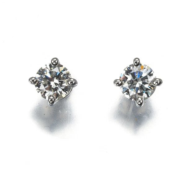 TIFFANY&CO. EARRINGS DIAMOND SOLITAIRE: Tiffany&Co. Earrings Diamond Solitaire Brand: Tiffany & Co. Type: Earrings Material: 950 / Platinum Main Stone Natural Color: Platinum Size: none Accessories: None Accessories Notice: When