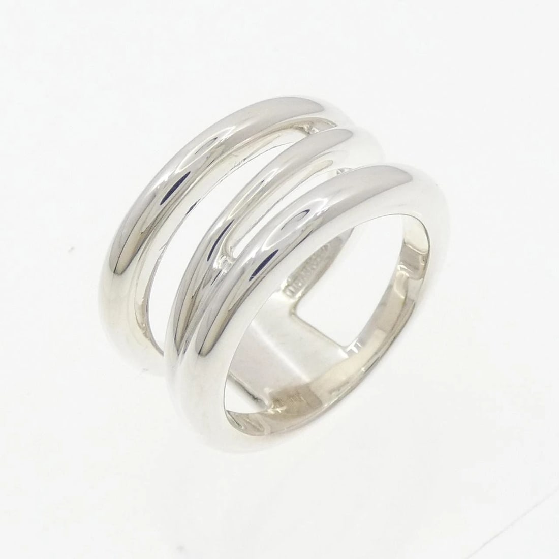 TIFFANY OPEN DIAGONAL RING: Tiffany Open diagonal Ring Brand: Tiffany Type: Ring Material: 925 Silver Color: Silver Size: 6 (US size) Accessories: None Accessories Notice: When purchasing pre-owned goods, please refe