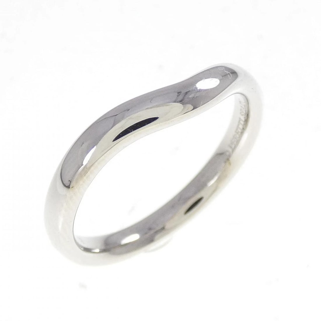 TIFFANY CURVED RING: Tiffany Curved Ring Brand: Tiffany Type: Ring Material: Platinum 950 Color: Platinum Size: 6.5-7 (US size) Accessories: None Accessories Notice: When purchasing pre-owned goods, please refer