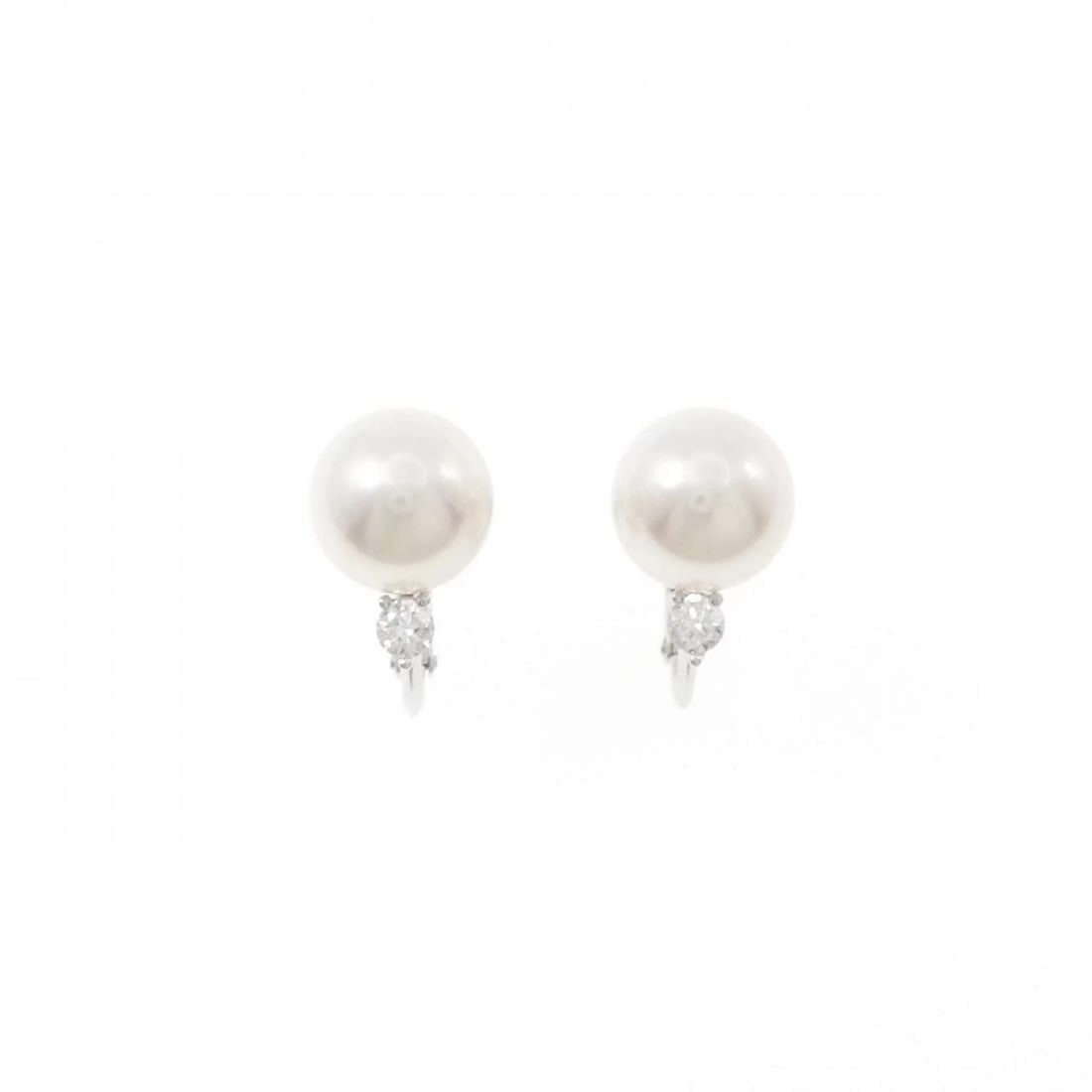TASAKI AKOYA PEARL EARRINGS: TASAKI Akoya Pearl Earrings Brand: TASAKI Type: Earrings Material: 750 White Gold Main Stone Akoya Pearl Color: White Gold Size: ActualSize HxW: 12.7mmx9.1mm Accessories: None Accessories