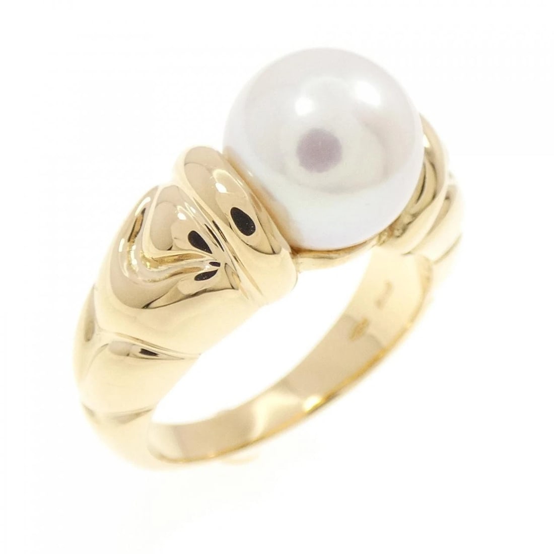 BVLGARI PASSO DOPPIO RING: Bvlgari Passo Doppio Ring Brand: BVLGARI Type: Ring Material: 750 Yellow Gold Main Stone Akoya Pearl Color: Yellow Gold Size: 6 (US size) Accessories: None Accessories Notice: When purchasing