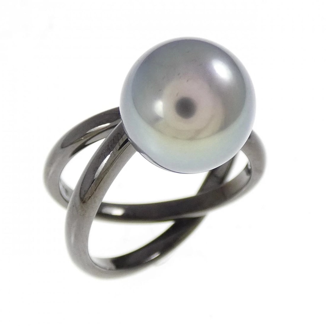 MIKIMOTO BLACK PEARL RING: MIKIMOTO Black Pearl Ring Brand: MIKIMOTO Type: Ring Material: K18 Black gold Main Stone Black Pearl Color: K18 Black gold Size: 6 (US size) Accessories: None Accessories Notice: When