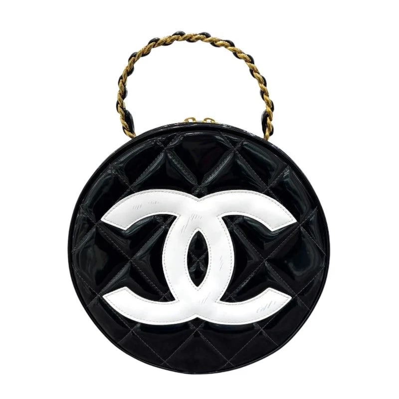 CHANEL COCO MARK ROUND VANITY BLACK: CHANEL Coco Mark Round Vanity Black Brand: CHANEL Type: Handbag Material: Enamel Color: Black x / GD Hardware Size: W: 21cm / H: 21cm / D: 7.5cm Accessories: None Accessories Notice: When