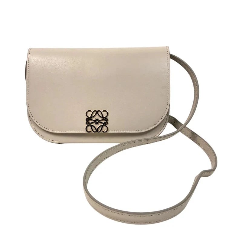 LOEWE GOYA ACCORDION CLUTCH CREAM GHW SILK CALF: LOEWE Goya Accordion Clutch Cream GHW Silk Calf Brand: LOEWE Type: Handbag Material: Silk Calfskin Color: Cream/GD Hardware Size: W: 19cm / H: 13cm / D: 3.5cm / Shoulder: 106-125cm Accessories: N