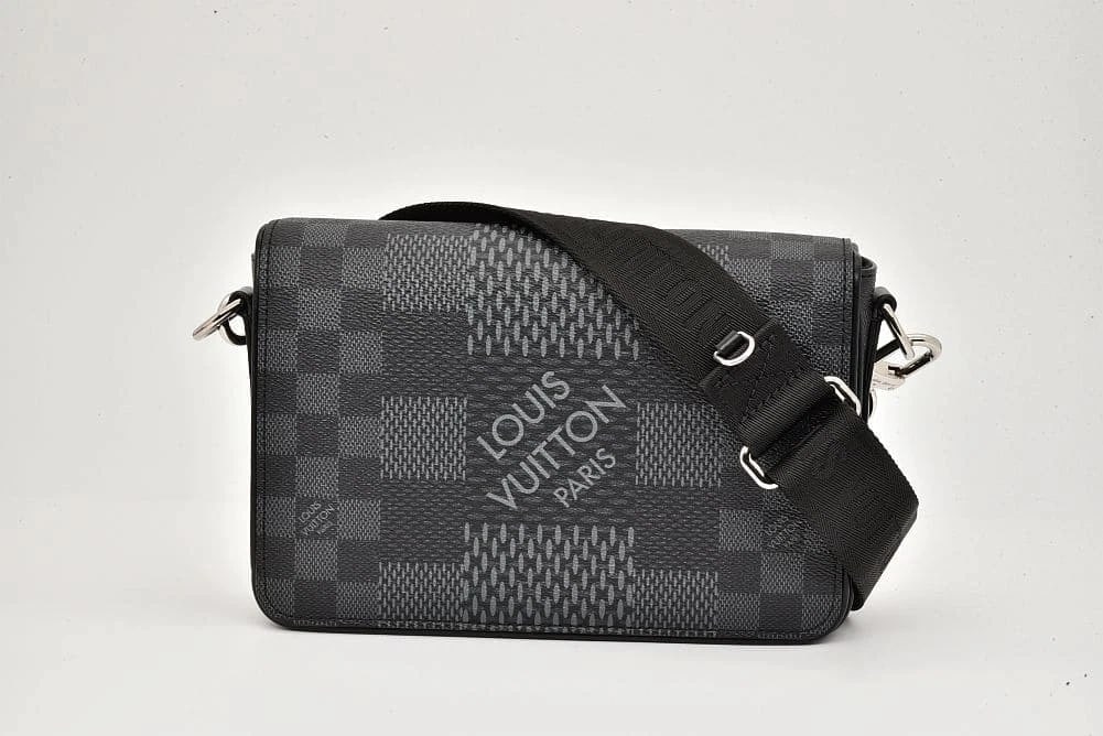 LOUIS VUITTON STUDIO MESSENGER DAMIER GRAPHITE (1 of 6)