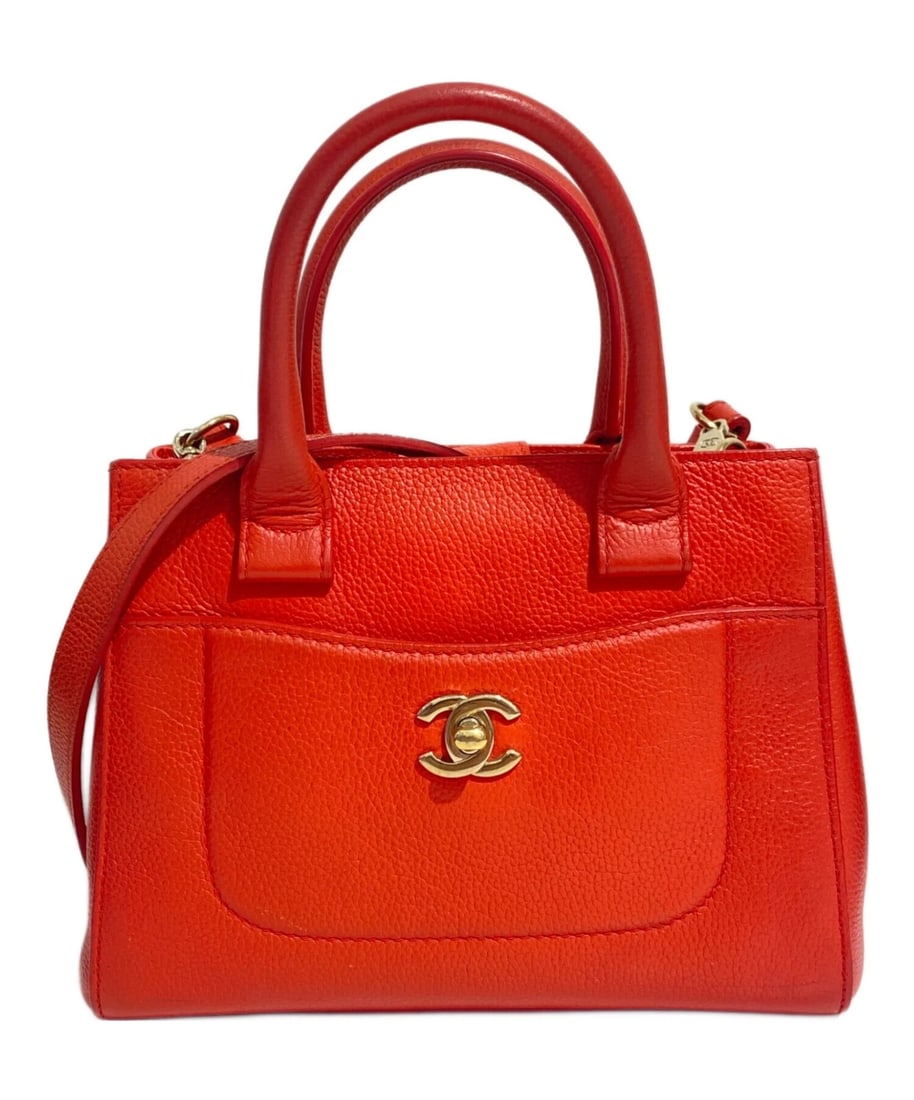 CHANEL NEO EXECUTIVE BAG: CHANEL Neo Executive Bag Brand: CHANEL Type: Handbag Material: none Color: Red X Gold Hardware Size: H:16cm / W:22cm / D:9cm [ Handle size ] 9cm Accessories: None Accessories Notice: When