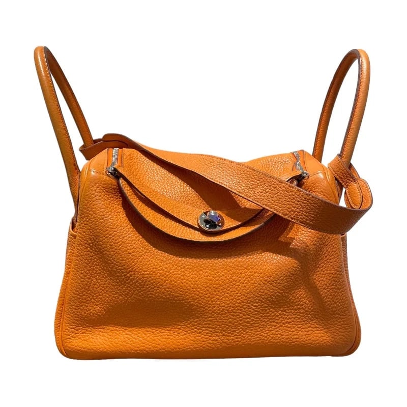 HERMES LINDY 30 ?P STAMPORANGE: HERMES Lindy 30 ?P StampOrange Brand: HERMES Type: Handbag Material: Taurillon Clemence Color: Orange/SV Hardware Size: W: 30cm / H: 20cm / D: 15cm Accessories: None Accessories Notice: When