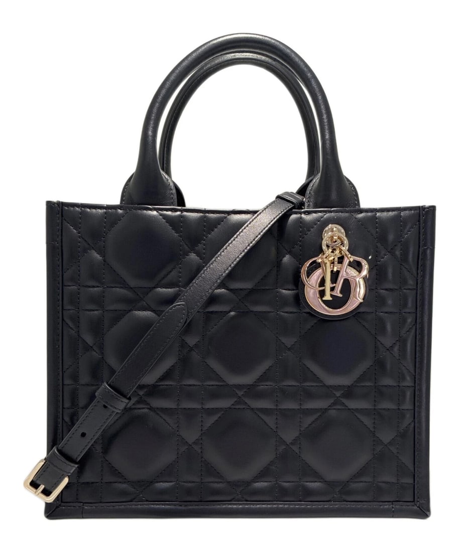 CHRISTIANDIOR BOOK TOTE SMALL MACRO CANNAGE: ChristianDior Book Tote Small Macro Cannage Brand: Christian Dior Type: Handbag Material: Calfskin Color: Black Size: H:21.5cm / W:26.5cm / D:15.0cm [ Handle size ] 11.5cm Accessories: None