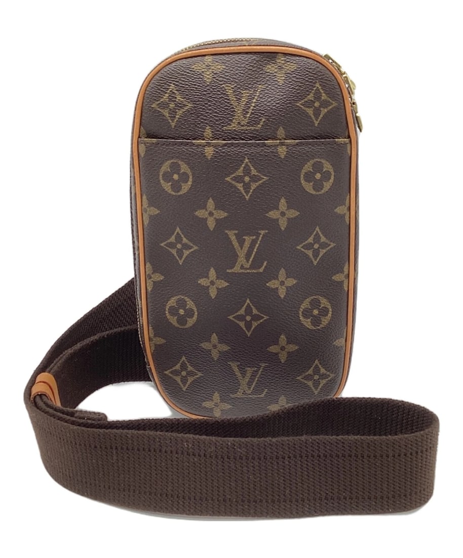 LOUIS VUITTON MONOGRAM POCHETTE GANGE BODY BAG: LOUIS VUITTON Monogram Pochette Gange Body Bag Brand: LOUIS VUITTON Type: Handbag Material: Monogram Color: Brown Size: / W:22cm / D:4cm Accessories: None Accessories Notice: When purchasi