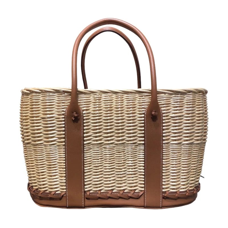 HERMES GARDEN PARTY PM PICNIC U STAMP NATURAL GOLD: HERMES Garden Party PM Picnic U Stamp Natural Gold Brand: HERMES Type: Handbag Material: Rattan Swift Color: Natural Gold Size: W: 36cm / H: 24cm / D: 17cm Accessories: None Accessories